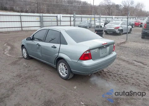 2005 Ford Focus Zx4 из США, поврежденный, VIN 1FAHP34N15W164518